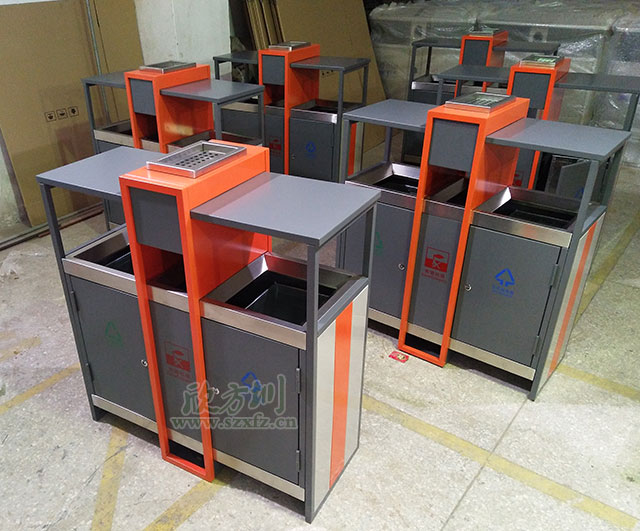 新裝戶外分類(lèi)垃圾桶 改善社區(qū)居住環(huán)境