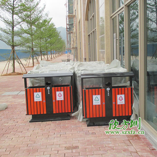 廣州清遠(yuǎn)地產(chǎn)物業(yè)公司，增添欣方圳鋼木垃圾桶